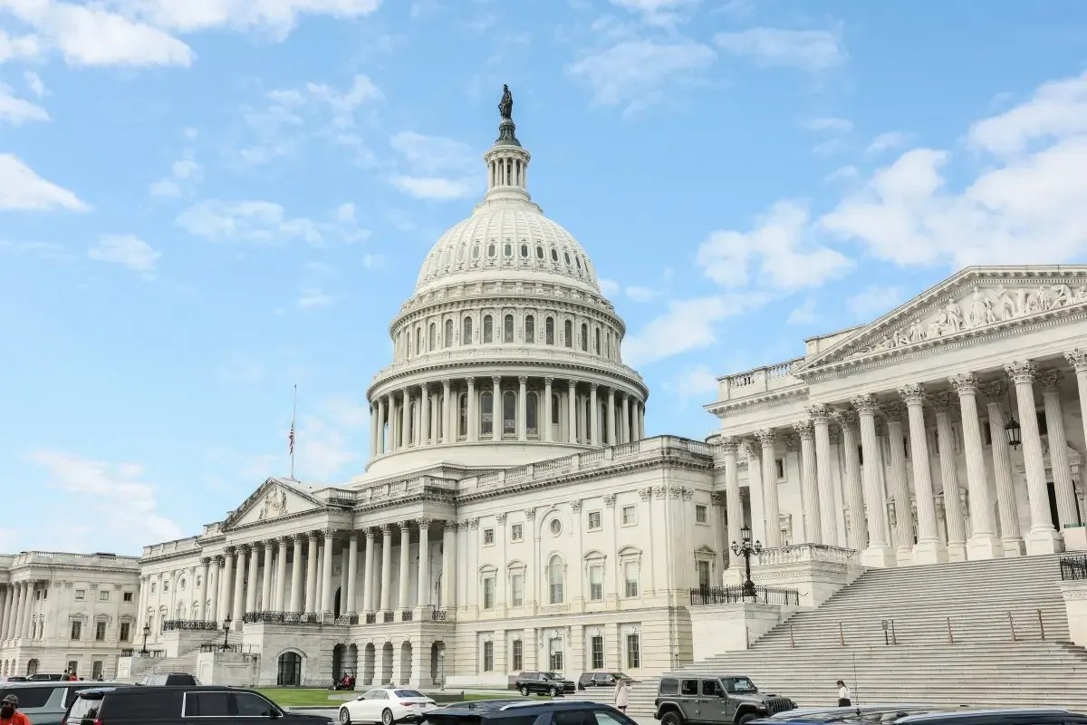 الدين العام الأمريكي يحطم الأرقام القياسية ويصل إلى 37.9 تريليون دولار: ما هي المخاطر؟