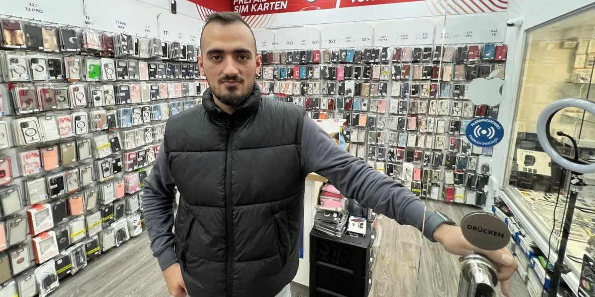 شاب عراقي يواجه الترحيل من ألمانيا رغم اندماجه: قصة يونس بسّام حاجي تثير الجدل