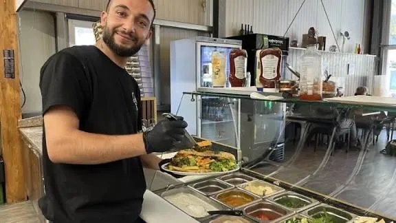 من مخيم اللجوء إلى مطعم ناجح: قصة سوري يحقق حلمه في ألمانيا