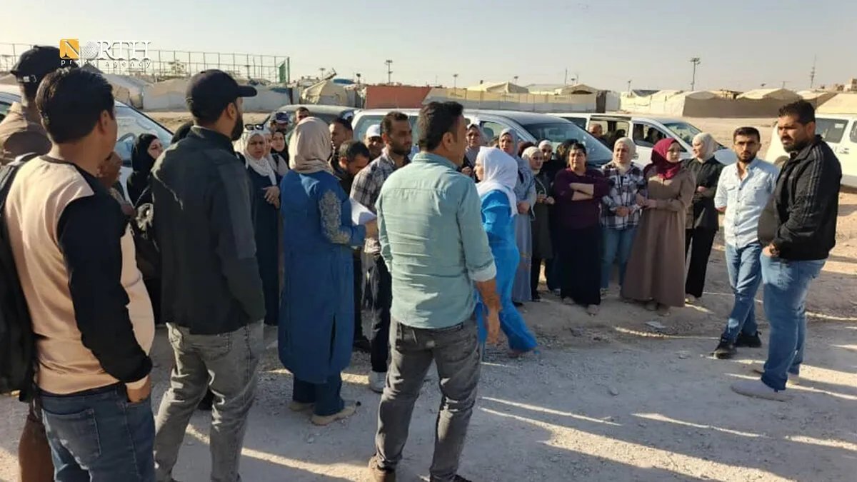 اعتصام عمال "إنقاذ الطفل" في مخيم الهول احتجاجاً على تدني الأجور