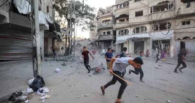 تصعيد في غزة: إسرائيل تستأنف الهجمات وتوقف دخول المساعدات بعد اتهام حماس بخرق الهدنة