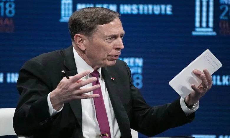 بتريوس يحذر: فشل الشرع يقود سوريا إلى مصير الدول الفاشلة.. وقسد جزء من الجيش الوطني