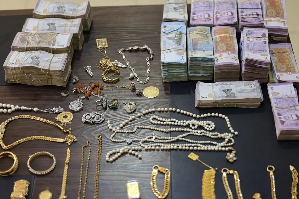 الإطاحة بعصابة سرقت البنك العربي في ريف دمشق واستعادة جزء من المسروقات