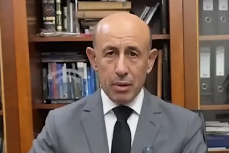 انشقاق القنصل السوري في دبي زياد زهر الدين احتجاجاً على أحداث السويداء.. والخارجية ترد بقرار نقله