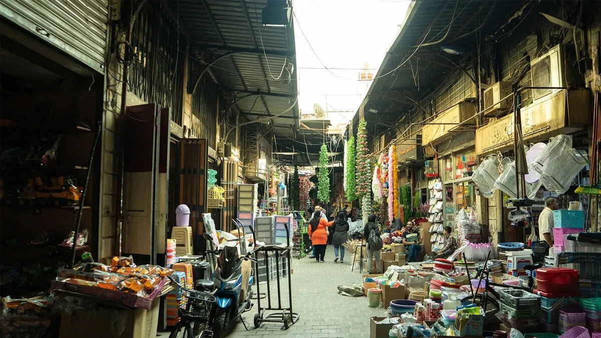 سوريا 2025: هل بدأت بوادر التعافي الاقتصادي تلوح في الأفق بعد سقوط الأسد؟