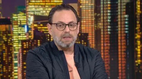 سيف الدين سبيعي يكشف عن رأيه في نقابة الفنانين وعلاقته بسلافة معمار ومخاوفه على مستقبل الدراما السورية