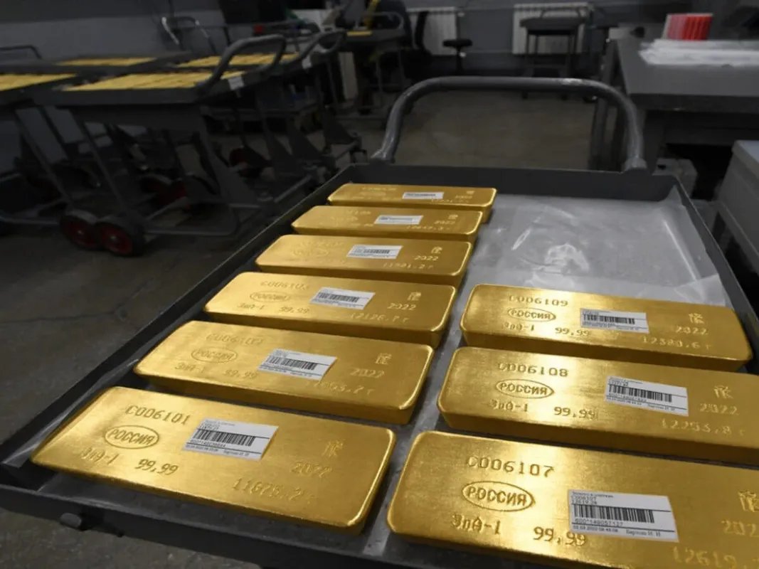 الذهب يتراجع بعد بلوغه قمة تاريخية والمستثمرون ينتظرون قرار الفدرالي الأميركي