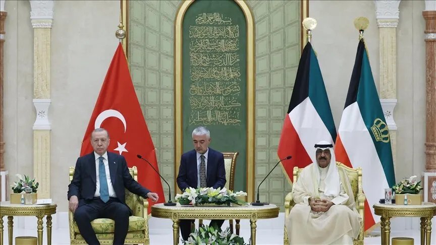 أردوغان في الكويت: توقيع أربع اتفاقيات ومنح أمير الكويت سيارة "توغ"