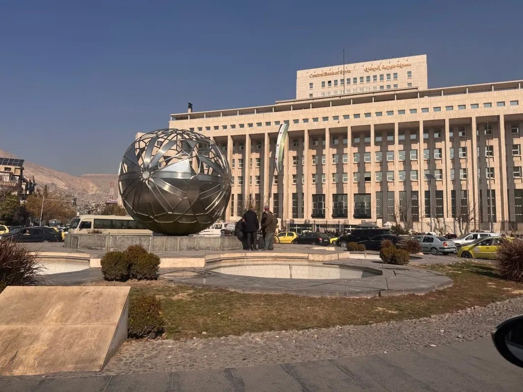 تداعيات الأزمة اللبنانية: المركزي السوري يوجه البنوك لإعادة الهيكلة العاجلة