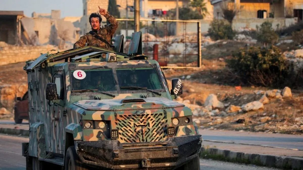 تطورات متسارعة: بريطانيا ترفع اسم "هيئة تحرير الشام" من قائمة الإرهاب وتوطد العلاقات مع سوريا