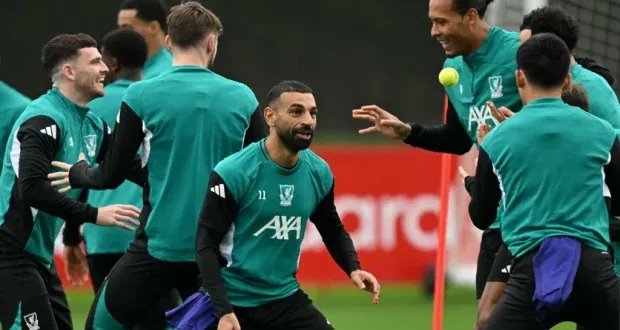 واين روني يفجرها: مستقبل محمد صلاح مع ليفربول في خطر!