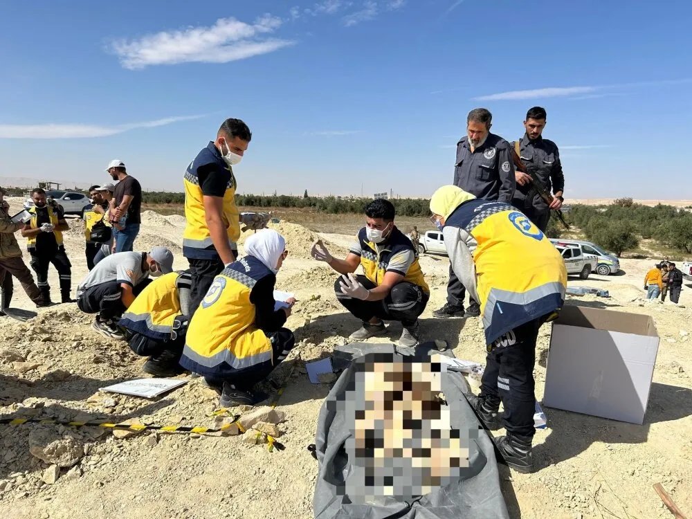 الكشف عن رفات 8 أشخاص بينهم أطفال ونساء في القريتين بريف حمص