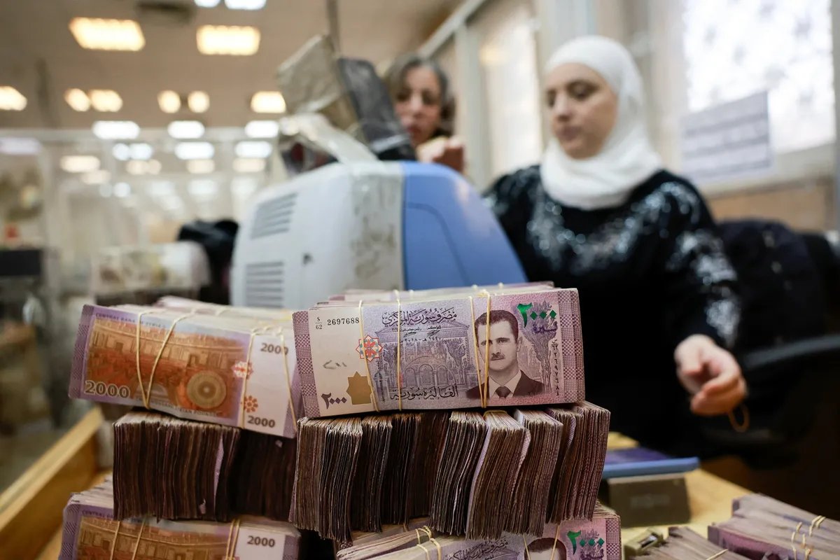 الدولار يواصل ارتفاعه: أسعار الصرف والذهب مقابل الليرة السورية اليوم الأربعاء