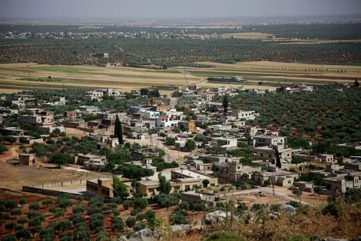 مأساة في ريف إدلب: استشهاد وإصابة مدنيين في هجوم على حافلة قرب كفرمارس