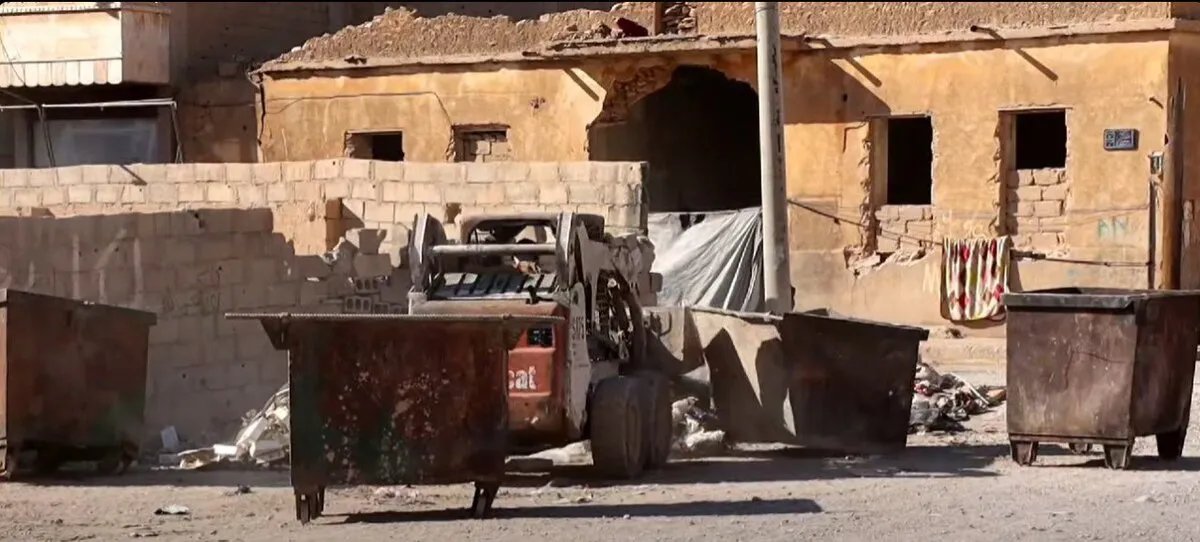 تفاقم البطالة في دير الزور يدفع الأطفال للبحث عن الرزق في مكبات النفايات