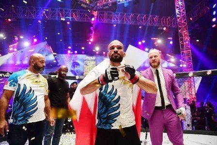 حمزة الكوهجي على أعتاب المجد: نزال تاريخي على لقب بطولة BRAVE CF 100 في البحرين