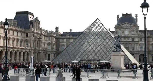 بعد سرقة مجوهرات التاج: رئيسة متحف اللوفر تدلي بإفادتها أمام البرلمان الفرنسي