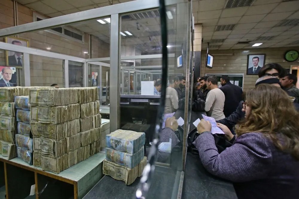 نظرة على أسعار الصرف الرئيسية في سوريا مع إغلاق تعاملات الأربعاء