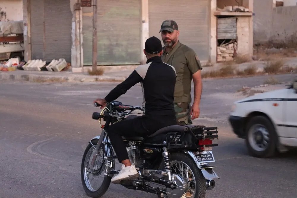 حمص تعزز السلامة المرورية بحملة مستمرة لمنع الدراجات النارية في مركز المدينة