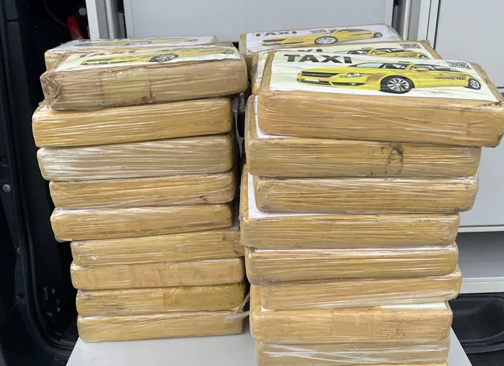 إحباط تهريب كوكايين بملايين الدولارات في ألمانيا: مخبأ سري في شاحنة على طريق سريع!