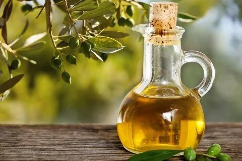 وداعاً للإمساك: زيت الزيتون.. حل طبيعي وفعال لتليين الأمعاء