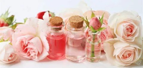 ماء الورد وماء الزهر: اكتشفي أسرار الجمال الشرقي واختاري الأنسب لبشرتك