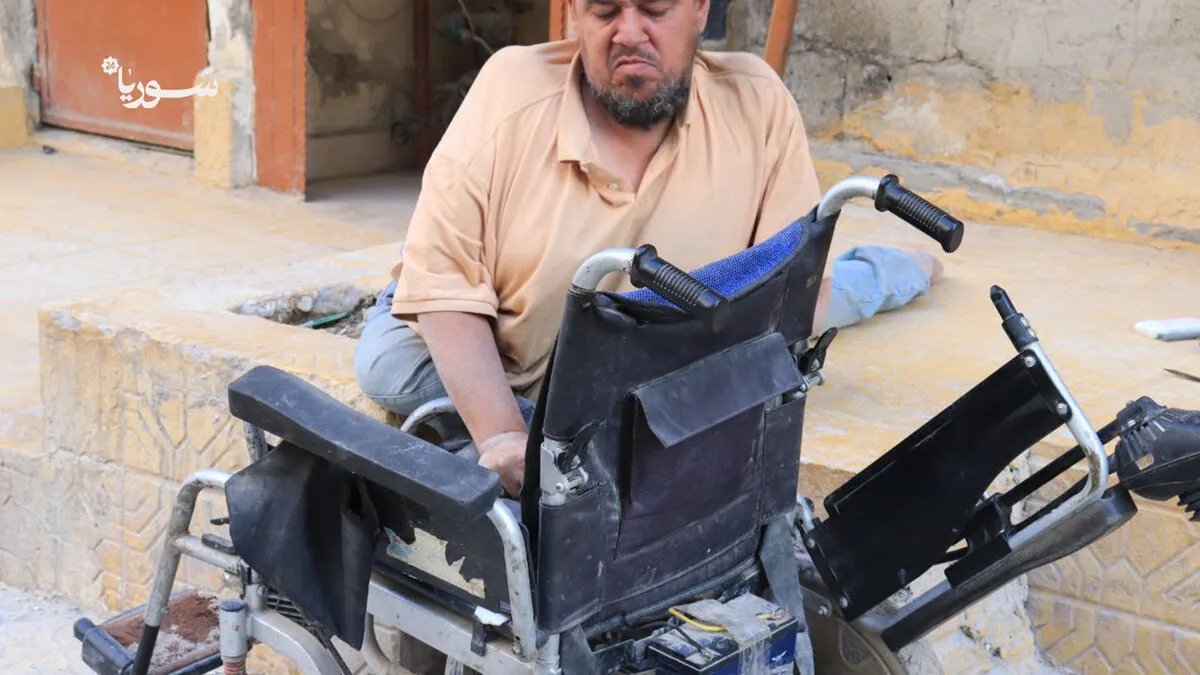 زياد كشاية من الرقة: إصرار يتحدى الشلل ويصنع الأمل بمبادرات مجتمعية