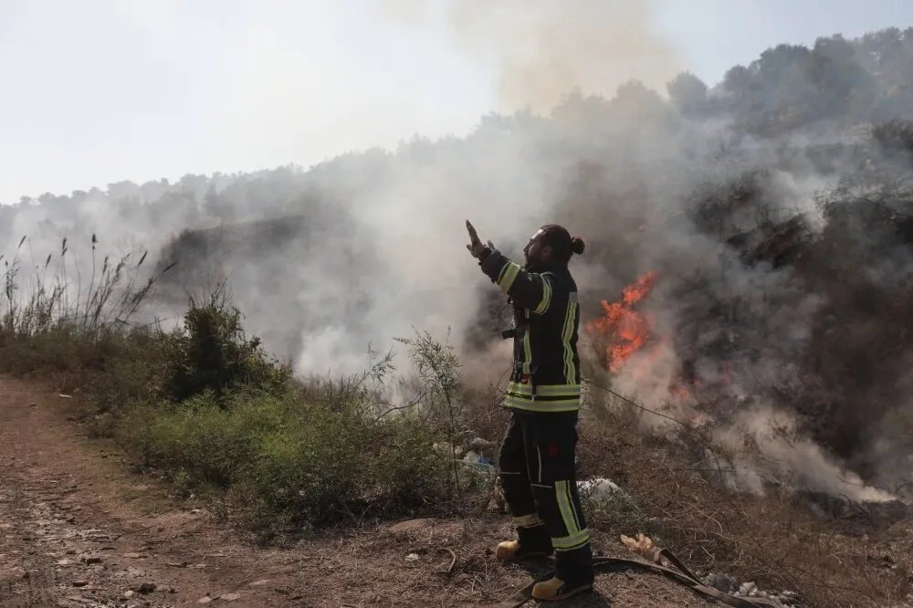 الدفاع المدني يكافح حرائق الغابات والأراضي الزراعية في ريف طرطوس