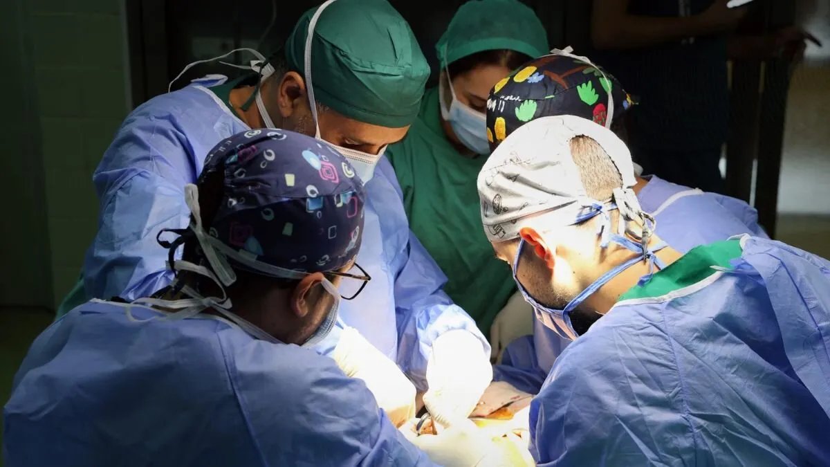 فريق طبي سعودي يجري عمليات جراحية معقدة و"نوعية" في دمشق ضمن برنامج "أمل"