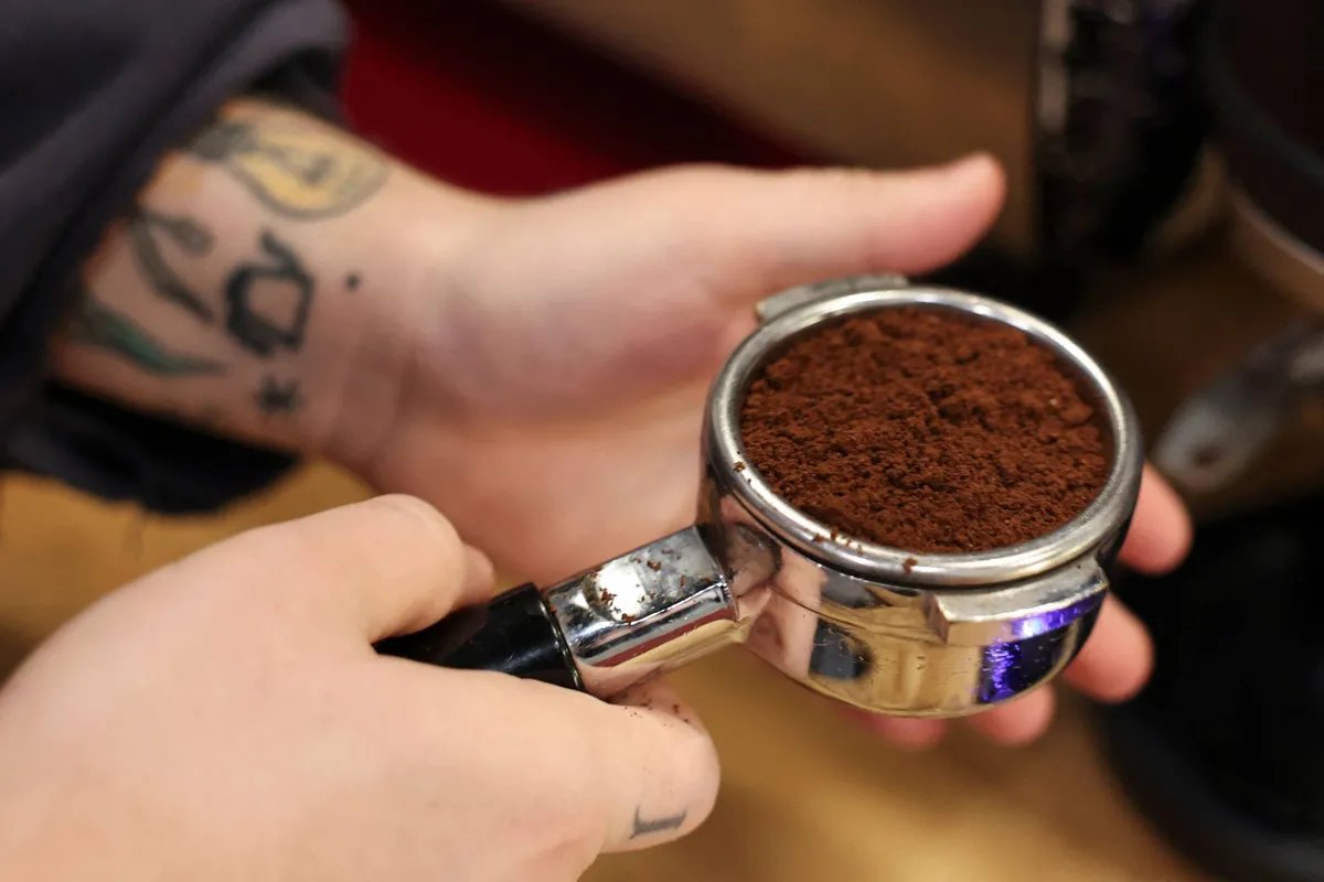 اكتشاف مذهل: القهوة تحارب الوهن وتحافظ على قوة كبار السن