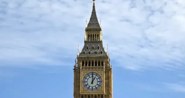 بيغ بن تتحدى الزمن: أشهر ساعة بريطانية تستعد للتوقيت الشتوي