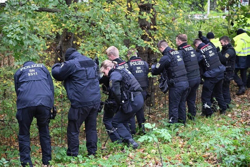 تحقيقات مكثفة في جريمة محتملة قرب الحدود الألمانية البولندية: الشرطة تبحث عن جثة في غابة تسيتاو
