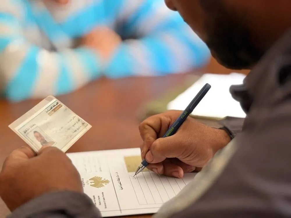 اللاذقية: بدء تسليم البطاقات الشخصية لحاملي بطاقات التسوية لتسهيل عودتهم إلى الحياة المدنية