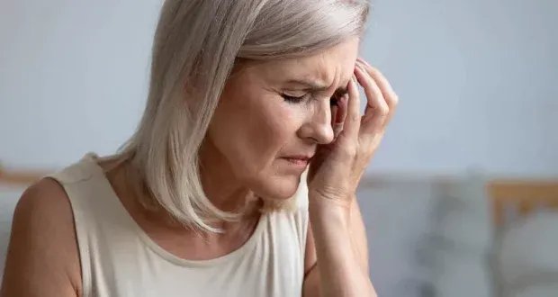 تأثير انقطاع الدورة الشهرية على الدماغ: الأعراض والحلول المقترحة