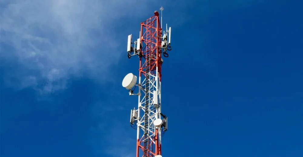 قرار مفاجئ يهدد مستقبل ألفي موظف في الاتصالات السورية بالفصل التعسفي