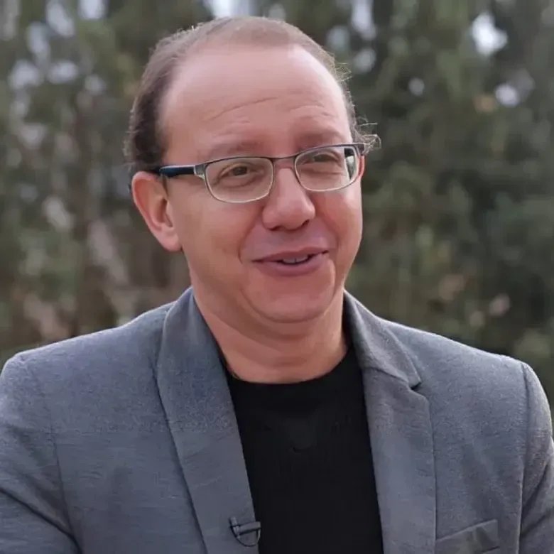 أمستردام: اعتقال الفنان السوري معن عبد الحق لدعمه نظام الأسد ومخالفة قوانين اللجوء