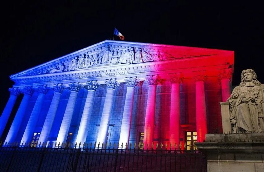 فرنسا تحت وطأة الديون: عجز الميزانية يهدد اقتصادها