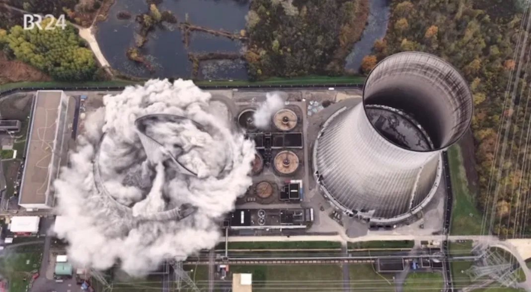 ألمانيا تودع حقبة الطاقة النووية بتفجير أبراج التبريد في محطة غوندريمينغن