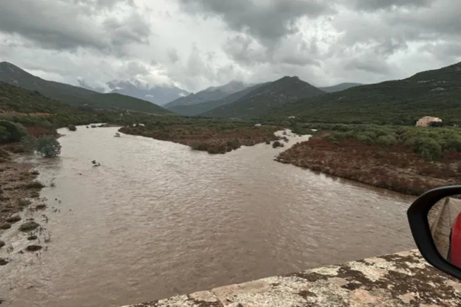 مأساة في كورسيكا: السيول تجرف أباً ألمانياً أمام عائلته خلال عطلة صيفية