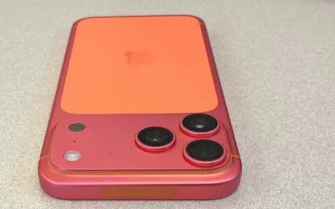 غموض في لون آيفون 17 برو: هل يتحول البرتقالي إلى الوردي؟ ومستخدمون يشتكون وأبل صامتة