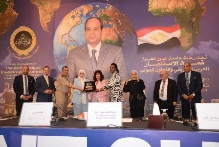 د. منى قاسم تلفت الأنظار في قمة الاستثمار العربي الإفريقي بعرض رؤيتها للتنمية السياحية