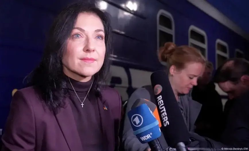 وزيرة الاقتصاد الألمانية تلجأ إلى ملجأ في كييف إثر غارة روسية