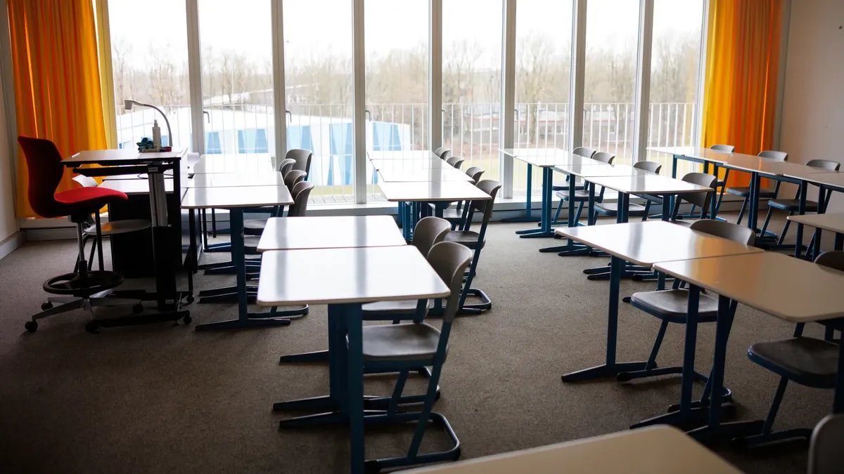 تحقيق تأديبي في ألمانيا ضد معلم ظهر في برامج طبخ خلال إجازته المرضية