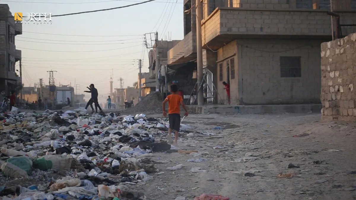 دير الزور: النفايات ومخلفات الحرب تهدد حياة سكان حي طب الجورة