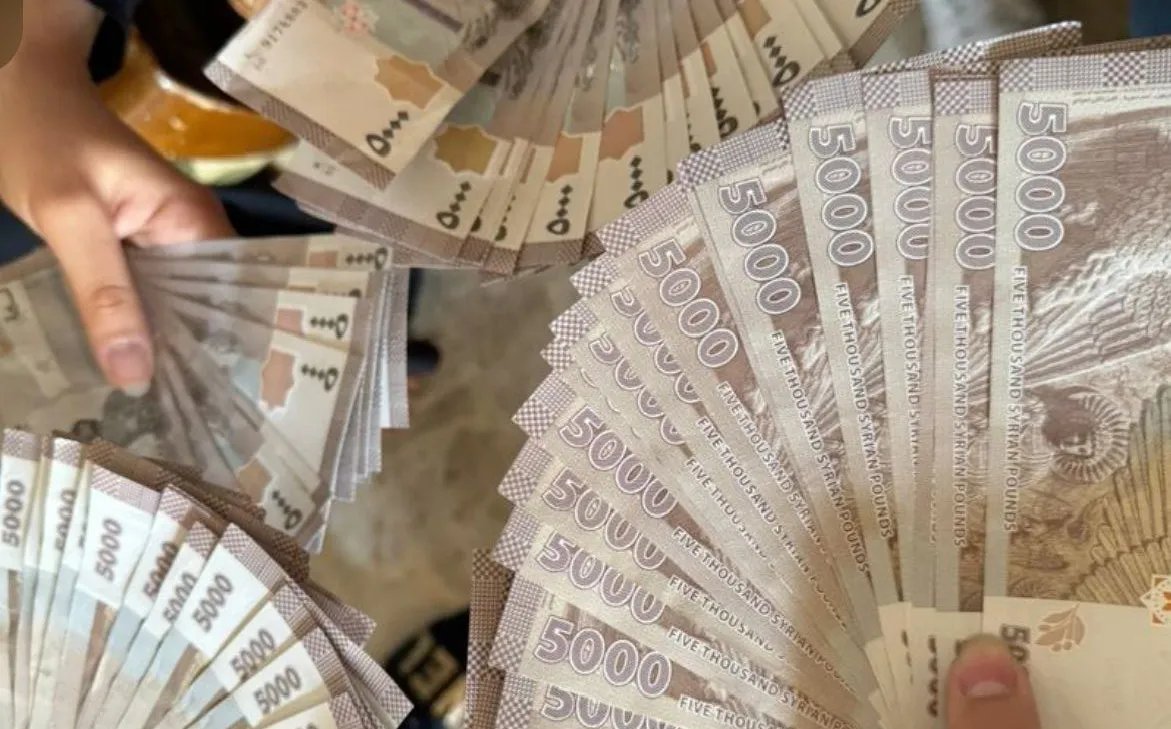 تحديث فوري: أسعار صرف الدولار واليورو والذهب مقابل الليرة السورية في السوق السوداء اليوم 27 أكتوبر 2025