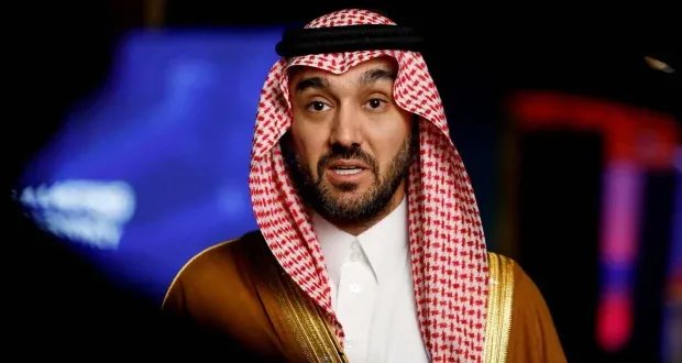 السعودية ترحب باستضافة مونديال 2034 بـ 64 منتخباً: الفيصل يؤكد الجاهزية رغم التحديات