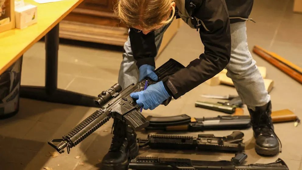 مداهمة ضخمة في ألمانيا: ضبط مئات الأسلحة الحربية في ورشة سيارات بريمشايد