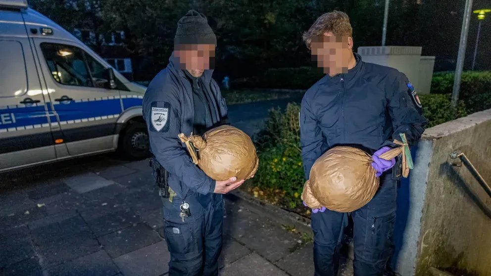 هامبورغ: الشرطة الألمانية تضبط مئات الكيلوغرامات من المتفجرات غير القانونية في قبو مبنى سكني