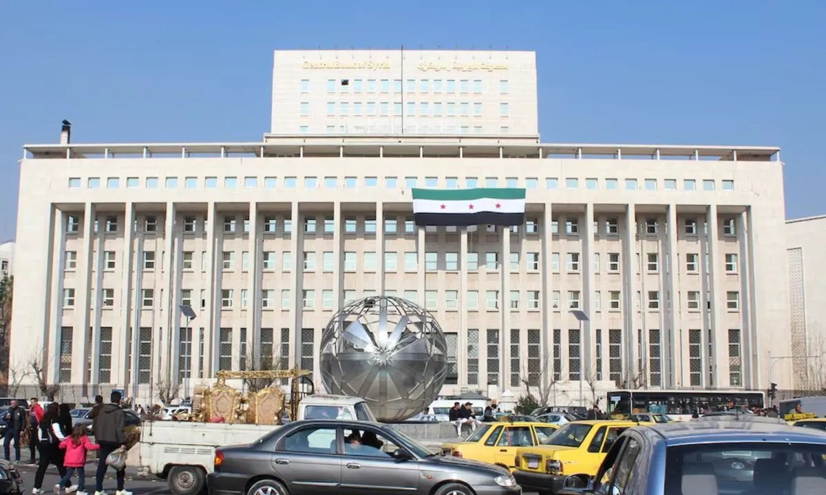 وفد سوري رفيع المستوى في واشنطن لبحث إعادة الإعمار والانفتاح المالي