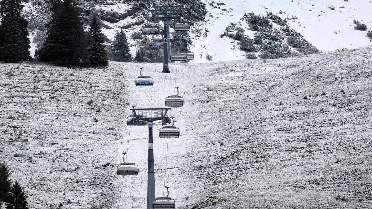 بافاريا الألمانية تكتسي حلة بيضاء: تساقط ثلوج كثيف يصل إلى 40 سم